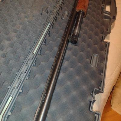 Mossberg Model 500A, 12 Gauge Shotgun with Hard Carry Case