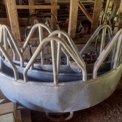 Round Bale Livestock Feeder
