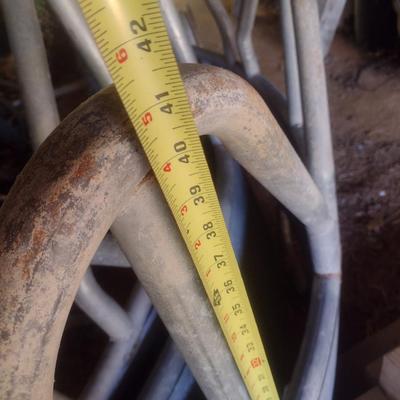 Round Bale Livestock Feeder