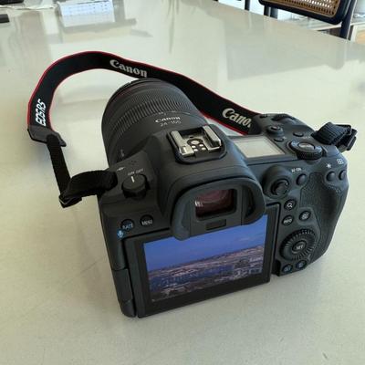 Canon EOS R5 45.0MP Mirrorless Camera - Black (RF 24-105mm f/4 L IS USM kit)