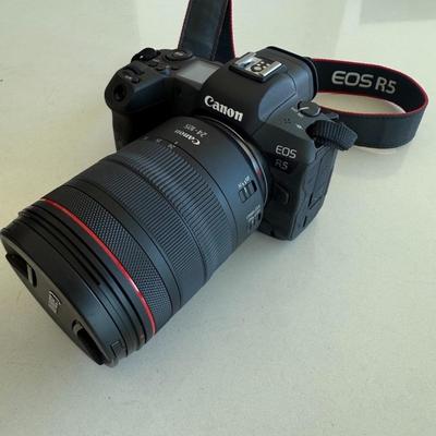 Canon EOS R5 45.0MP Mirrorless Camera - Black (RF 24-105mm f/4 L IS USM kit)
