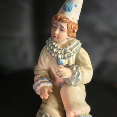 Vintage Royal California Porcelain Clown Figurine – Hand-Painted Bisque Pierrot Collectible