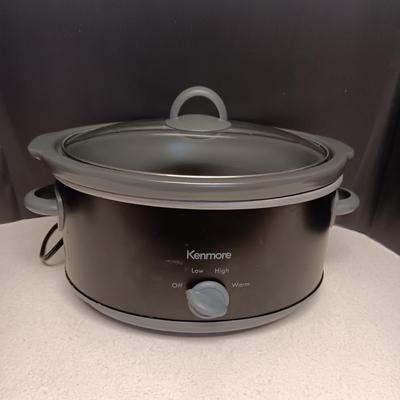 LARGE CROCK POT, 2 SERVING BOWLS AND 3 SERVING PLATTERS