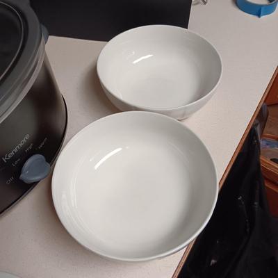LARGE CROCK POT, 2 SERVING BOWLS AND 3 SERVING PLATTERS