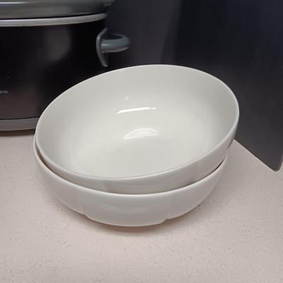 LARGE CROCK POT, 2 SERVING BOWLS AND 3 SERVING PLATTERS