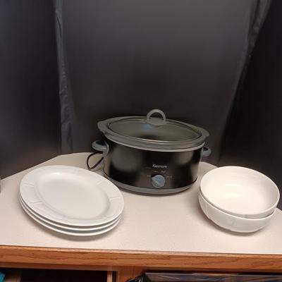 LARGE CROCK POT, 2 SERVING BOWLS AND 3 SERVING PLATTERS