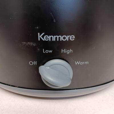 LARGE CROCK POT, 2 SERVING BOWLS AND 3 SERVING PLATTERS