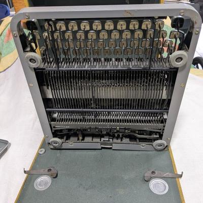 Vintage 1950's Hermes 2000 Typewriter