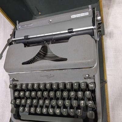 Vintage 1950's Hermes 2000 Typewriter