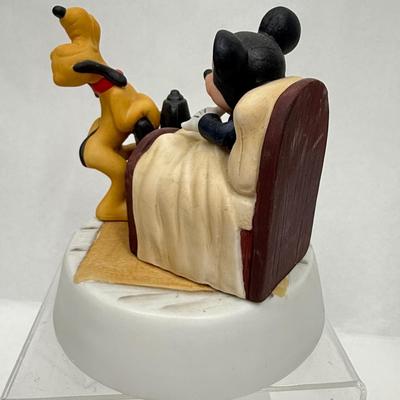 Sale Photo Thumbnail #165: Ceramic figurine of Mickey and Pluto, with Pluto acting as Mickey's butler.  Recreates a scene from a 1941 cartoon.  Very good condition.