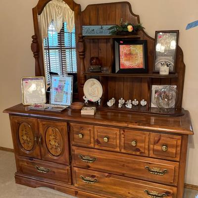 Sale Photo Thumbnail #52: Beautiful Dresser, And Decor