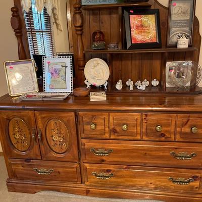 Sale Photo Thumbnail #53: Beautiful Dresser, And Decor
