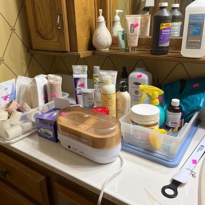 Sale Photo Thumbnail #87: Large Scale, Therabath paraffin bath, bathroom items.