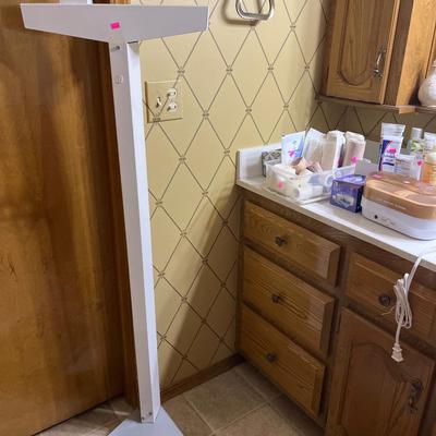 Sale Photo Thumbnail #85: Large Scale, Therabath paraffin bath, bathroom items.