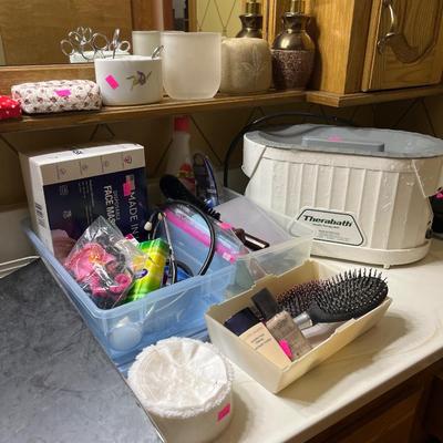 Sale Photo Thumbnail #86: Large Scale, Therabath paraffin bath, bathroom items.