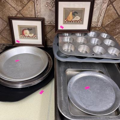 Sale Photo Thumbnail #100: Large Pans and muffin pans, Pictures, Cutting Board