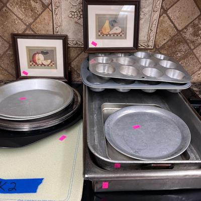 Sale Photo Thumbnail #99: Large Pans and muffin pans, Pictures, Cutting Board