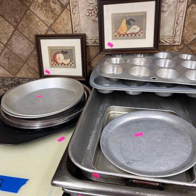 Sale Photo Thumbnail #101: Large Pans and muffin pans, Pictures, Cutting Board