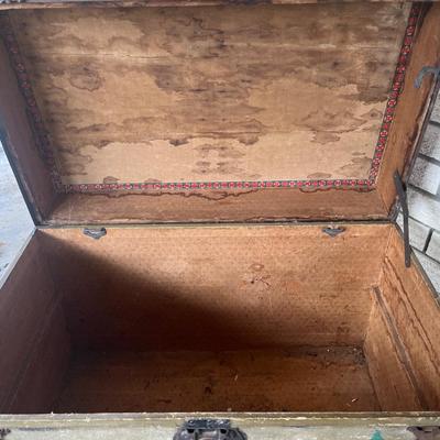 Sale Photo Thumbnail #105: Trunk and old ammo boxes