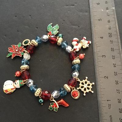 Vintage Christmas stretchy bracelet