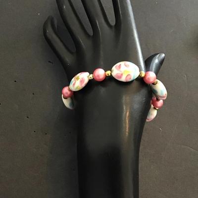 Beautiful, vintage floral porcelain beaded bracelet