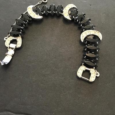 Very nice vintage Sarah Coventry bracelet