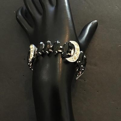 Very nice vintage Sarah Coventry bracelet