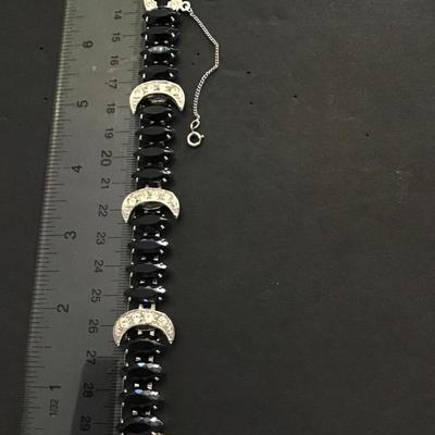 Very nice vintage Sarah Coventry bracelet