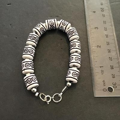 Plastic beaded fashion bracelet