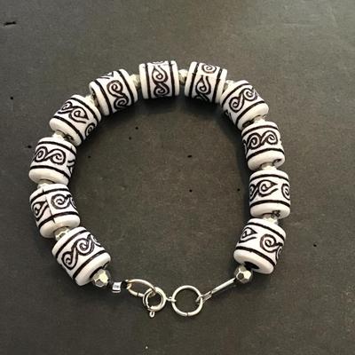Plastic beaded fashion bracelet