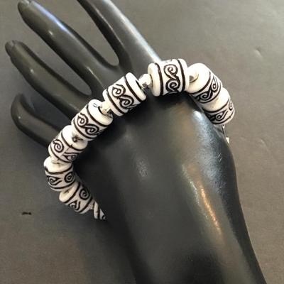 Plastic beaded fashion bracelet