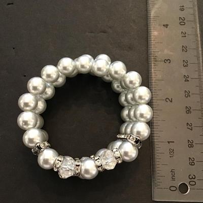 Very nice faux pearl glass Beaded Fashion Statement bracelet