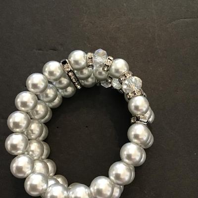 Very nice faux pearl glass Beaded Fashion Statement bracelet