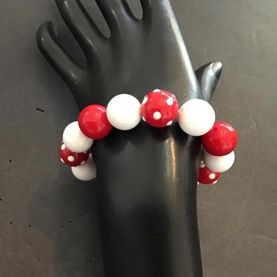 Red and white plastic bead stretch bracelet