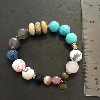 Multicolored, polished stones stretchy bracelet