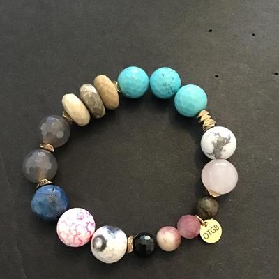 Multicolored, polished stones stretchy bracelet