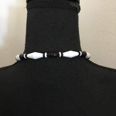 Vintage, black and white beaded necklace with barrel clasp