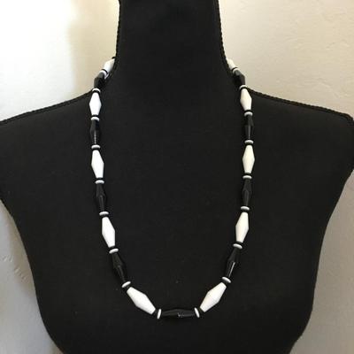 Vintage, black and white beaded necklace with barrel clasp