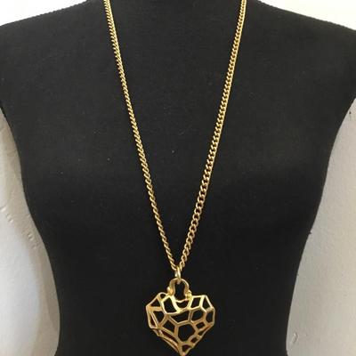 Very nice gold tone, thick chunky chain necklace, and a heart lattice pendant