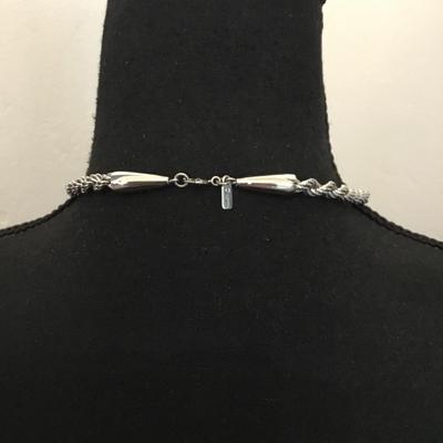 Beautiful vintage very nice excellent condition Monet chain necklace