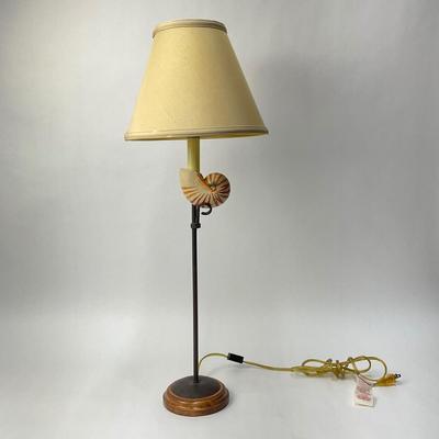 007 Nautilus Shell Lamp Design On Metal Lamp Post