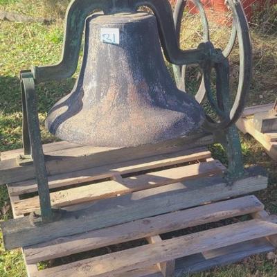 B1-Large BEAUTIFUL Cast Iron Bell