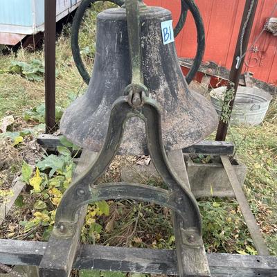 B1-Large BEAUTIFUL Cast Iron Bell