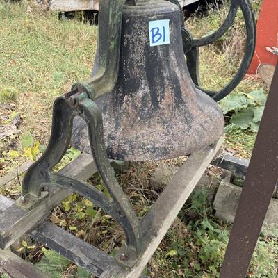 B1-Large BEAUTIFUL Cast Iron Bell
