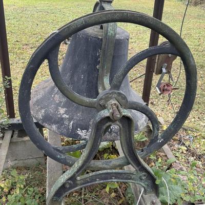 B1-Large BEAUTIFUL Cast Iron Bell