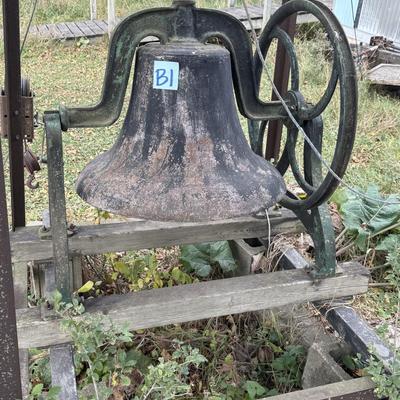B1-Large BEAUTIFUL Cast Iron Bell