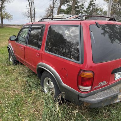 V1-1999Ford Explorer XLT