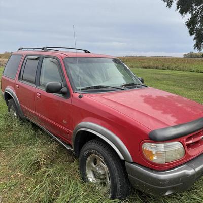 V1-1999Ford Explorer XLT