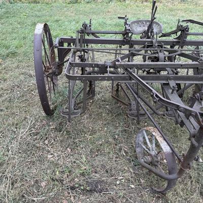 F1-Multi-Row Horse-Drawn Agricultural Cultivator .