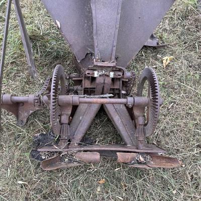 F3-Vintage horse-drawn fertilizer distributor and row maker/planter